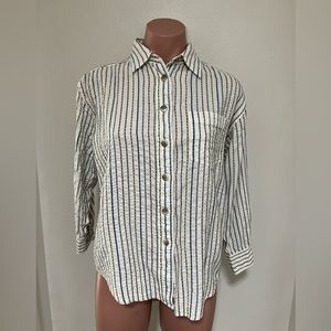 Women’s Multi colored textured Vintage. Button up long Sleeve. Size M. 💛